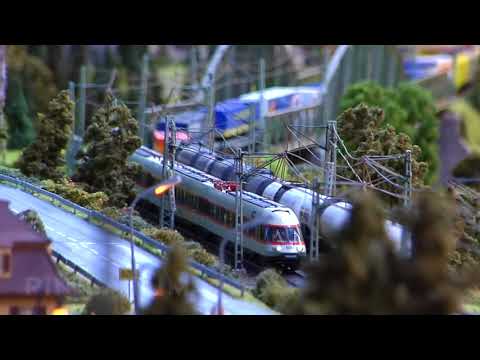 Видео: ВЕЛИКОЛЕПНАЯ МОДЕЛЬ ЖЕЛЕЗНОЙ ДОРОГИ В МАСШТАБЕ H0 ОТ КЛУБА МОДЕЛЕСТРОЕНИЯ
