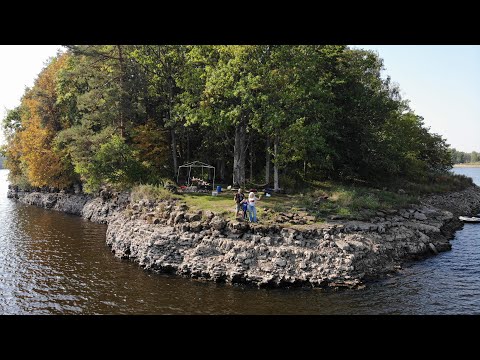 Видео: Экстремальная рыбалка. Живём на острове. Ловим с обрыва.