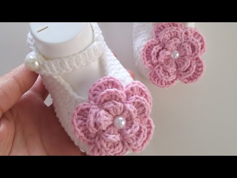 Видео: Узор для детских пинеток - вязание крючком детских пинеток - детские пинетки с цветами