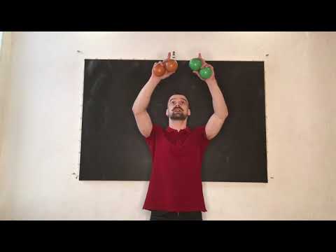 Видео: Урок 30. Фонтан 4 мяча. Жонглирование Павел Горский.