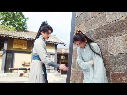 Видео: Маленький последователь хочет поймать Ли Лианхуа, но когда он видит, что он ранен, он беспокоится!