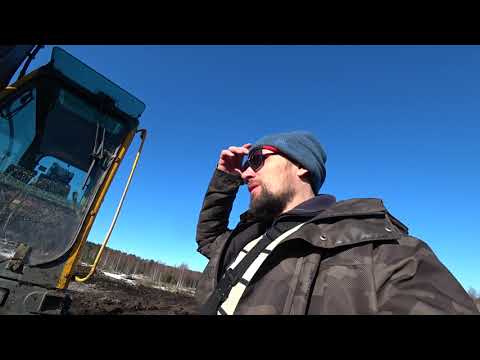 Видео: Перекидываю землю на экскаваторе Volvo 210.