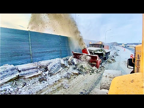 Видео: Убрали снег и лёд с дороги. Автогрейдер, Шнекоротор, Погрузчики.