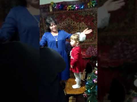 Видео: Ребенок испугался деда мороза
