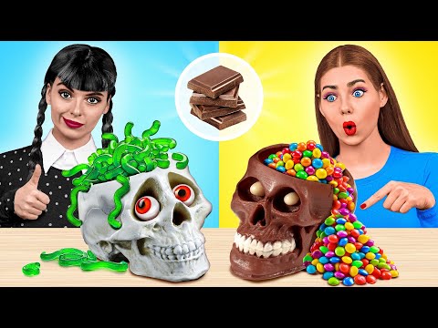 Видео: Челлендж. Шоколадная Еда vs Настоящая Еда с Уэнсдей Аддамс от Mega DO Challenge