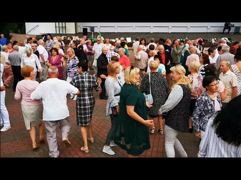 Видео: Первые Осенние ТАНЦЫ В ПАРКЕ!