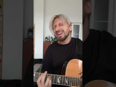 Видео: Женя Мильковский - Бей мое сердце (акустика) из эфира