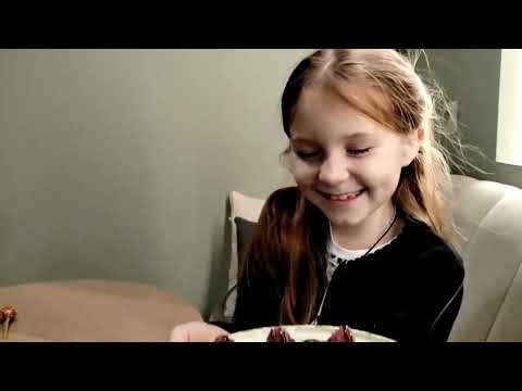 Видео: СХОДИЛИ В КАФЕ  И ПО МАГАЗИНАМ. КУПИЛИ ДЕВЧОНКАМ ОБНОВКИ. 11.03.24.