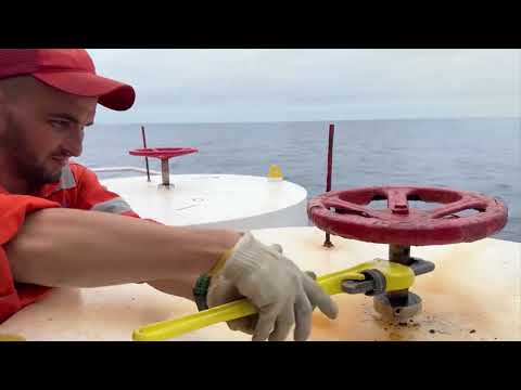 Видео: Работа матросов на торговом  судне
