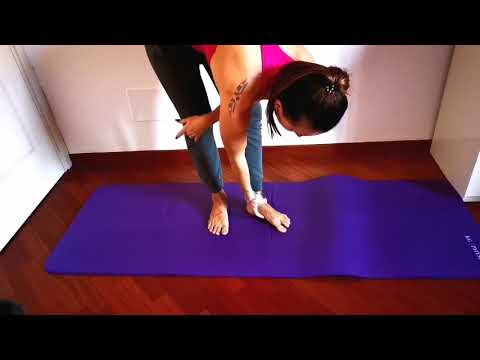 Видео: Правильное положение стопы. #йога от #плоскостопия