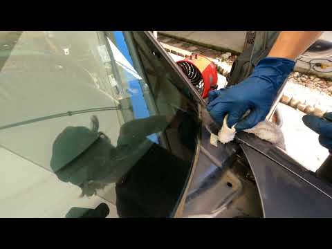 Видео: Ремонт протечки воды в лобовом стекле MIata MX5 NC