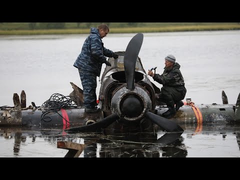 Видео: Single-seater IL-2 recovering from the lake and disassembling. Подъем одноместного Ил-2 из озера.