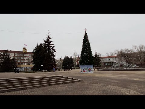 Видео: "Главная ёлка Енакиево | Подготовка города к празднику". 21.12.2023.