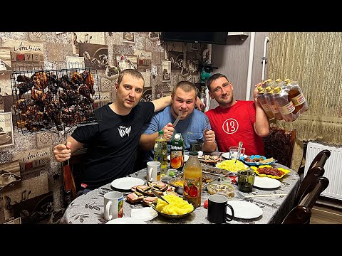 Видео: Бодя привёз домашние мясо . Жарим шашлык из курицы на мангале . Отдыхаем с братвой