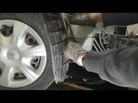 Видео: Снятие переднего бампера и замена насоса стеклоочистителя на Nissan Tiida