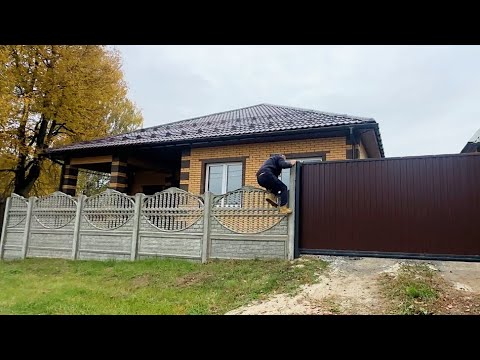 Видео: Не можем попасть в дом. Едем в гости к родителям. Привезли песок для стройки. Убираемся на участке.