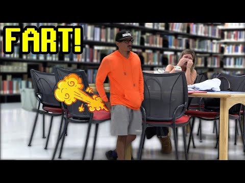 Видео: Пукающий розыгрыш в библиотеке!