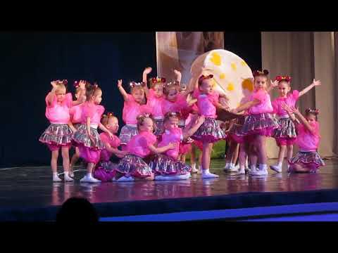 Видео: Танец "Мышата". Группа "Горошки". Ансамбль "Огоньки". Концерт "День матери".  23.11.2019.