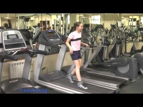 Видео: ОФП пловцов. "Ноги - кроль, нетрадиционные упражнения на суше"