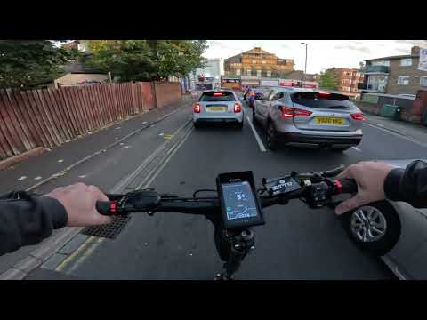Видео: С 🔋електрическа 🛴тротинетка NAMI BURN-E Max до Westfield Stratford City