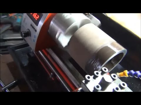 Видео: китайский токарник и гигантские втулки для камаза