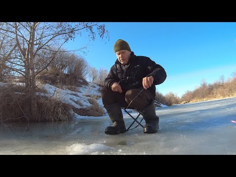Видео: Рыбалка на реке в конце марта. последний лед , ловля разной рыбы.