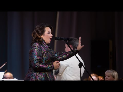 Видео: "Черноглазая казачка" исполняет Юлия Меннибаева
