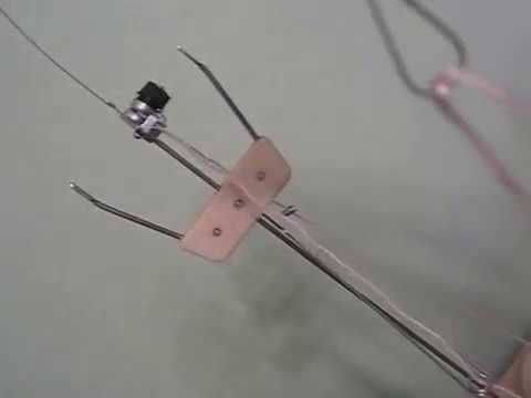 Видео: Нева-5.Заправляем нить в нитевод.