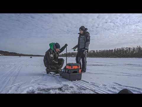 Видео: Рыбалка на Оке. Ловля судака с паноптиксом зимой. Попали на стаю судака))