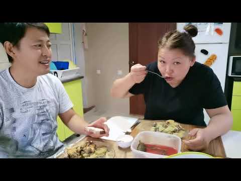 Видео: МУКБАНГ. ЕДИМ ЗАПЕКАНКУ С Огурчиками в ТОМАТНОМ  Соке.