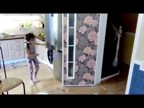 Видео: Декор двери. Оклейка двери обоями и декоративными молдингами.