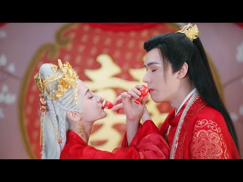 Видео: Властная принцесса силой затащила волка в брачные покои