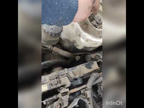 Видео: Toyota 2C Engine Замена антитосола с термостата у Рудика дизель 2 С