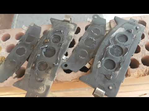 Видео: Camry 50 - 55 , суппорт передний чистим , смазываем.