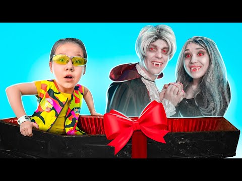 Видео: МЕНЯ УДОЧЕРИЛИ ВАМПИРЫ! МАМА и ПАПА ВАМПИРЫ!