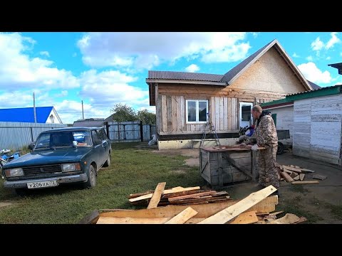 Видео: УЖЕ ХОЛОДНО - ГОТОВЛЮ ДОМ И ГАРАЖ К ЗИМЕ - УТЕПЛЯЮ ВОРОТА - ПРИГНАЛ ПЕРВУЮ МАШИНУ В РАЗБОР