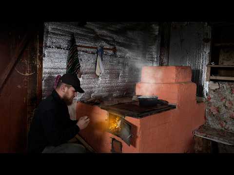 Видео: уютная ночь во время сильного ветра в высокогорном бревенчатом домике