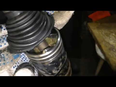Видео: Замена подвесного подшипника кардана Toyota RAV4 2007 года  часть 2
