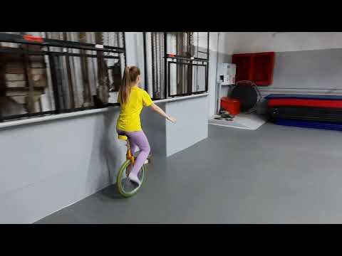 Видео: Цирковая студия "Поколение Z" Мастер класс по жонглированию и эквилибристике🎪