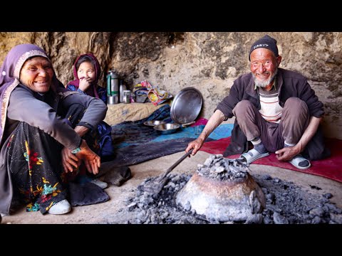 Видео: Два старых любовника Специальный хлеб | Деревенская жизнь в Афганистане (примитивная пещерная жизнь)