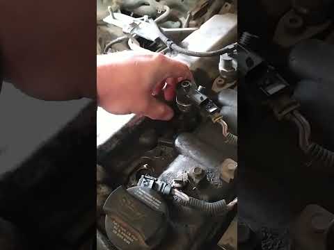 Видео: Как снять форсунки KIA Sorento 2.5 diesel. How to remove diesel injector KIA Sorento 2.5. #kia