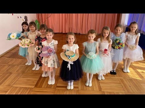 Видео: Дефиле девочек в детском саду. Подготовительная группа