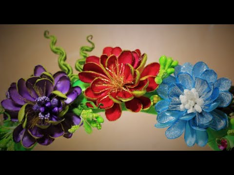 Видео: Как просто сделать красивые ЦВЕТЫ КАНЗАШИ (1 часть) , мастер класс,/ DIY Ribbon Flower Kanzashi