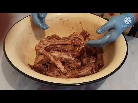 Видео: Гусь порционная,маринованная в духовке.Қаз етін бөлшектеп дәмді тұздықтап духовкада пісіреміз.