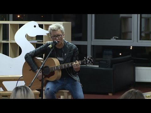 Видео: Диана Арбенина "отвоевала" Владивосток