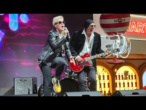 Видео: КАРАКАЯ. Валя. Жестокий романс (на сцене Три вокзала.Депо) #русскийрок #нашерадио #рекомендации #топ