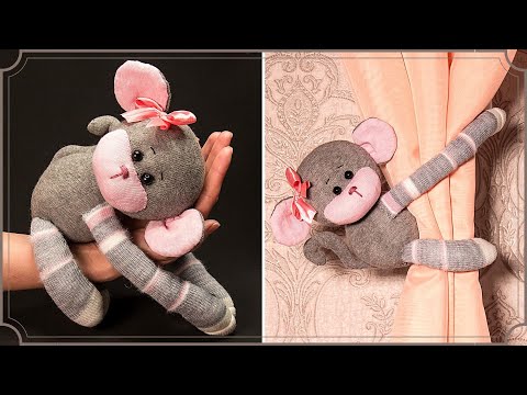 Видео: Как сделать из носков обезьянку - идея для подхвата ваших штор!