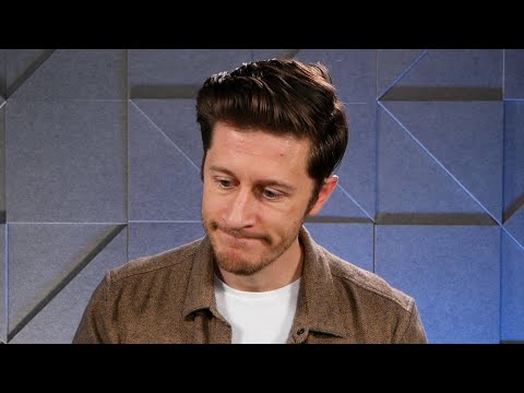 Видео: Трампы [sic] потрясающие! Надеюсь, ты [sic] готов работать или стоять [sic]