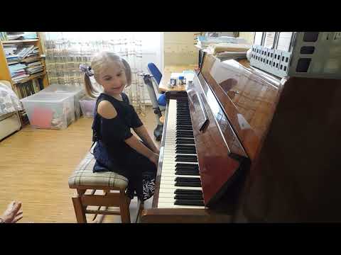 Видео: Ярослава Лемешкина, 5 лет. П.И.Чайковский, "Новая кукла" (Открытый урок).