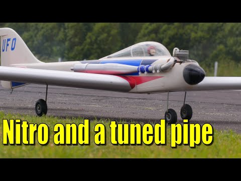 Видео: Радиоуправляемый самолет переносит нас в 1980-е